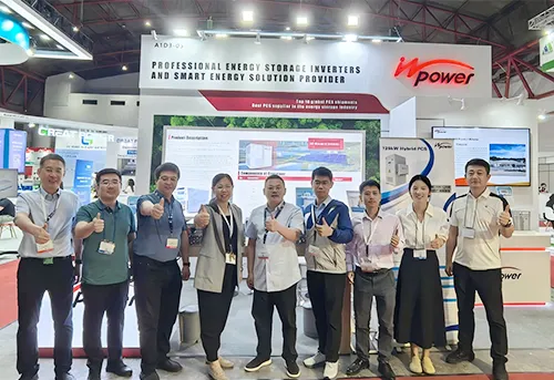 英博电气闪耀2025印尼雅加达太阳能展，展示多元能源产品